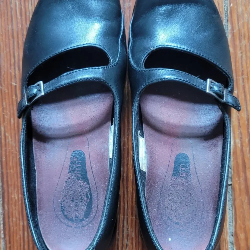 Mary Janes - Size 9 - Black Merrell Emme Spire - Picture 3 of 6